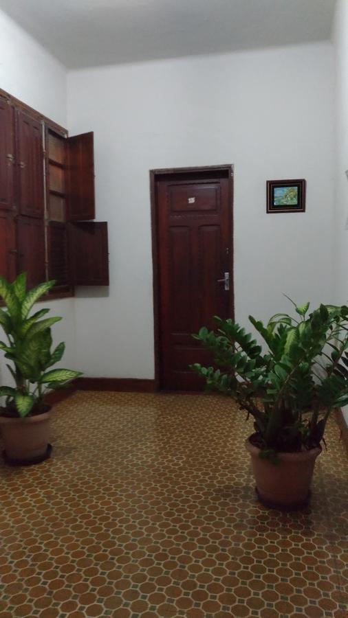 Hotel Indaia 瓦拉达里斯州长市 外观 照片